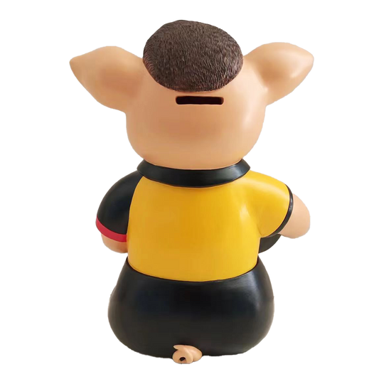 Sport1 Deutschland Phrasenschwein Das Bild zeigt ein Sparschwein in Form eines Schweins mit gelbem und schwarzem Trikot. Das Sparschwein ist von hinten zu sehen und trägt den Namen "Sport1 Deutschland Phrasenschwein 2024".