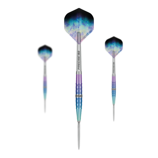 Precise 180 Northern Lights Steeldarts Die Precise 180 Northern Lights Steeldarts sind als Set dargestellt. Mehrere Dartpfeile sind gemeinsam angeordnet.
