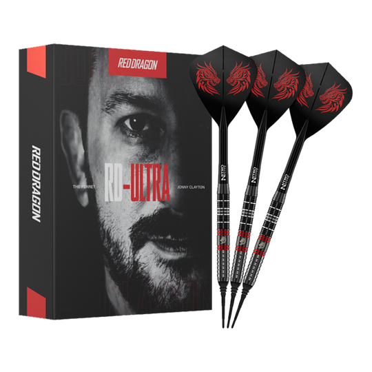 Red Dragon Jonny Clayton RD-ULTRA Softdarts - 18g Zu sehen sind die Red Dragon Jonny Clayton RD-ULTRA Softdarts - 18g in voller Ansicht. Die Darts haben eine silberne Barrel, schwarze Details und leuchtende Flights.