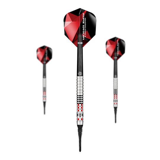 Shot Michael Smith Achieve Softdarts Das Bild zeigt drei Softdarts mit roten und schwarzen Flights. Die Darts haben silberne und schwarze Griffe mit roten Akzenten.