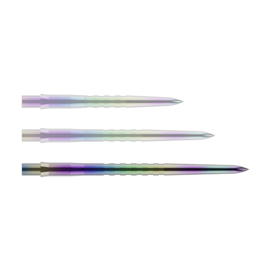Mission Caliburn EVO Dartspitzen - Grooved - Coral Das Bild zeigt drei bunte Steeldartspitzen mit Rillen. Sie sind in unterschiedlichen Längen angeordnet und haben einen schimmernden, mehrfarbigen Effekt.