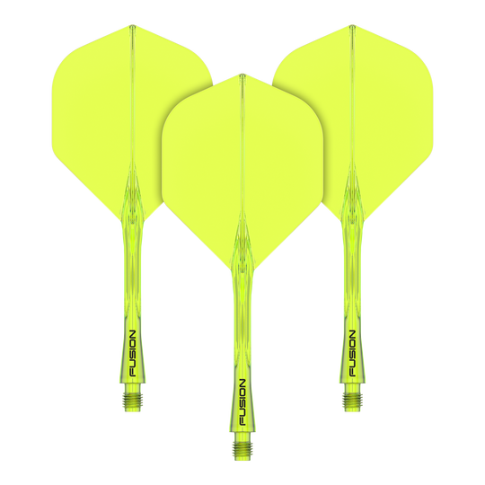 Das Bild zeigt drei gelbe Dart-Flights mit integriertem Schaft. Auf den Schäften steht das Wort "FUSION" geschrieben.