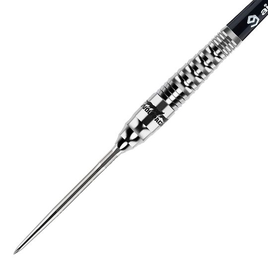 Caliburn Wolfpack W3 Steeldarts - 21g Das Bild zeigt einen Caliburn Wolfpack W3 Steeldart mit einem Gewicht von 21 Gramm. Der Dartpfeil ist silberfarben und hat eine strukturierte Griffzone für besseren Halt.