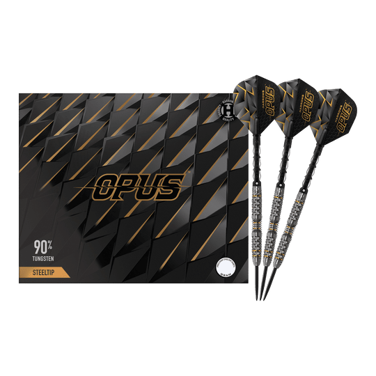 Harrows Opus Steeldarts Das Bild zeigt das Produkt "Harrows Opus Steeldarts" mit einem eleganten schwarzen Design. Drei Steeldarts sind neben der stilvollen Verpackung abgebildet.