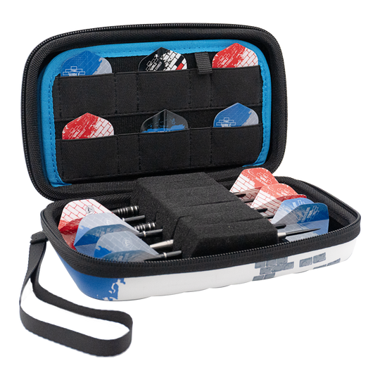 Bulls Orbis XL Martin Schindler Dartcase Das Bild zeigt das Bulls Orbis XL Martin Schindler Dartcase, das geöffnet ist. Im Inneren sind mehrere Darts und Ersatz-Flights ordentlich verstaut.