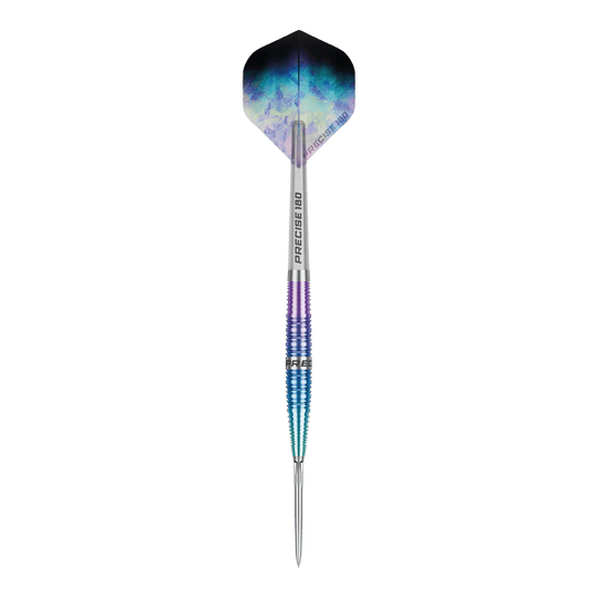 Precise 180 Northern Lights Steeldarts Abgebildet ist ein einzelner Precise 180 Northern Lights Steeldart. Der Dartpfeil hebt sich klar vom Hintergrund ab.