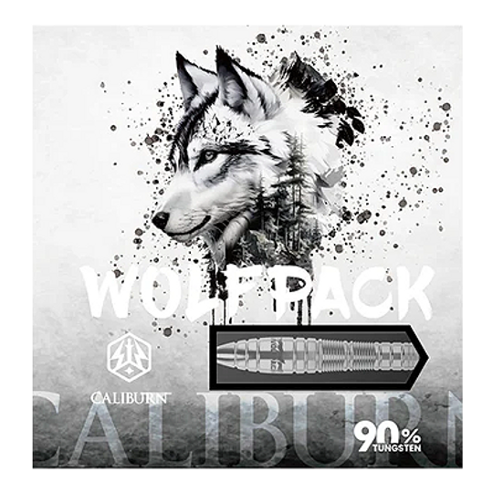 Caliburn Wolfpack W2 Steeldarts - 22g Das Bild zeigt die Verpackung der Caliburn Wolfpack W2 Steeldarts – 22g mit einer stilisierten Zeichnung eines Wolfes. Auf der Verpackung steht außerdem "90% Tungsten".