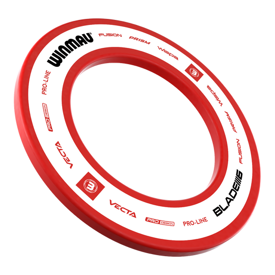 Das Bild zeigt das Produkt "Winmau Pro-Line 2.0 Dartboard Surround" in Rot. Der runde Dart-Auffangring ist rot-weiß und mit verschiedenen Markennamen bedruckt.