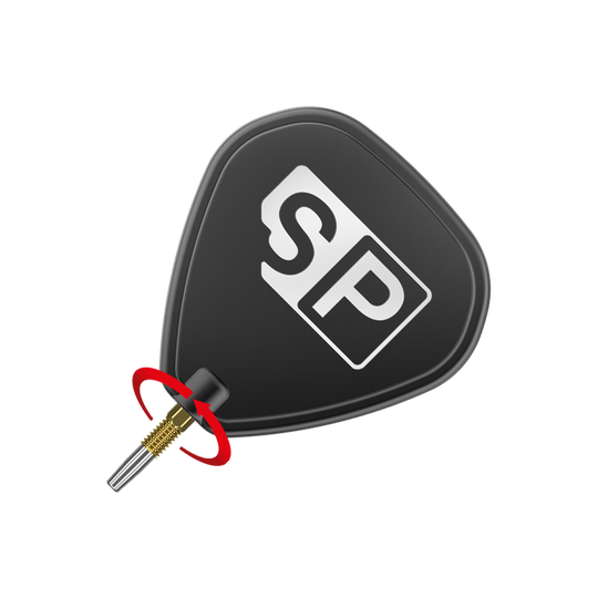 Das Bild zeigt eine schwarze Dart-Flightscheibe mit dem weißen Aufdruck "SP". Darunter ist eine goldene Dartspitze mit einem roten Pfeil, der eine Drehbewegung anzeigt.