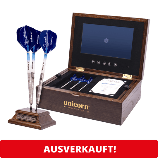 Das Bild zeigt das „Unicorn Gary Anderson 10 Year Commemoration Limited Edition Set – Steeldarts – 23g“ in einer edlen Holzbox mit Bildschirm und drei blauen Darts. Unten steht in einem roten Balken das Wort „AUSVERKAUFT!“.