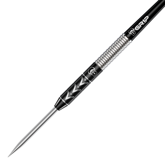 Bulls Challenger Arno Merk Steeldarts - 22g Das Bild zeigt einen Bulls Challenger Arno Merk Steeldart mit einem Gewicht von 22g. Der Dartpfeil hat ein silber-schwarzes Design mit markanten Rillen und einem spitzen Metallende.