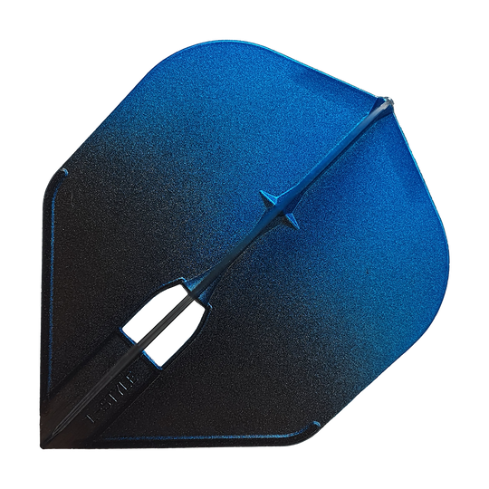 LSF563_L-Style_TwoTone_L3EZ_Flights_Blau_1 Das Bild zeigt ein Dartflight, das in Blau und Schwarz gehalten ist. Das Material wirkt robust und die Oberfläche hat einen leicht schimmernden Effekt.