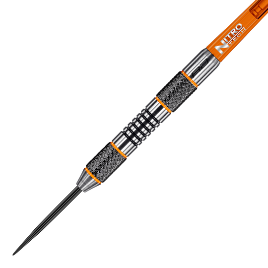 Red Dragon Amberjack 5 Steeldarts - 24g Dies ist ein Red Dragon Amberjack 5 Steeldart mit einem Gewicht von 24 Gramm. Der Dart hat ein silbernes und schwarzes Design mit orangenen Akzenten und einem Nitro Tech Schaft.
