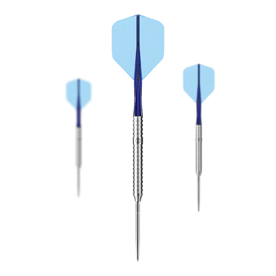 Caliburn Forge F3 Steeldarts - 22g Das Bild zeigt drei Caliburn Forge F3 Steeldarts mit einem Gewicht von 22g. Die Darts haben blaue Flights und silberne, gerillte Spitzen.