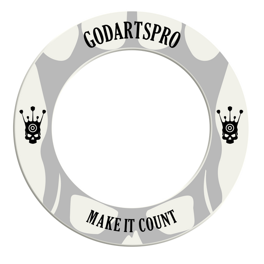 Hier ist ein weißes Dartboard Surround zu sehen. Das Foto stellt das Produkt in Nahaufnahme dar.